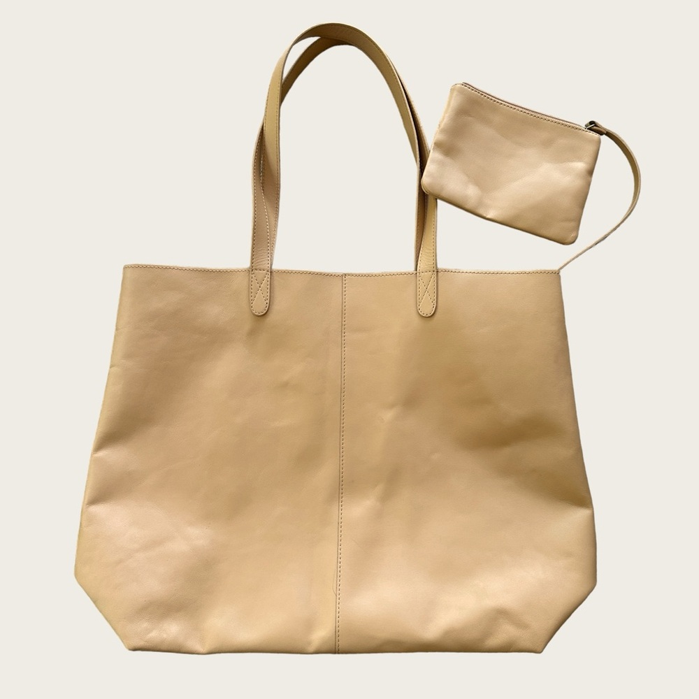 TOMS Cosmopolitan Leather Travel Tote Bag in Color Vacchetta, EUC